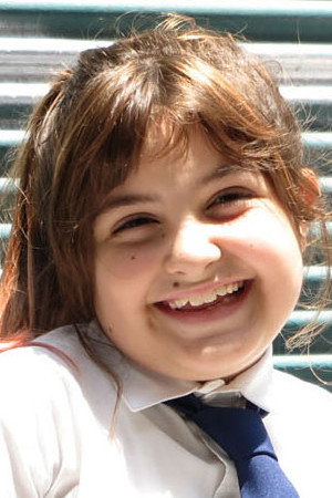 Guadalupe Manent as Sofía in No Kids