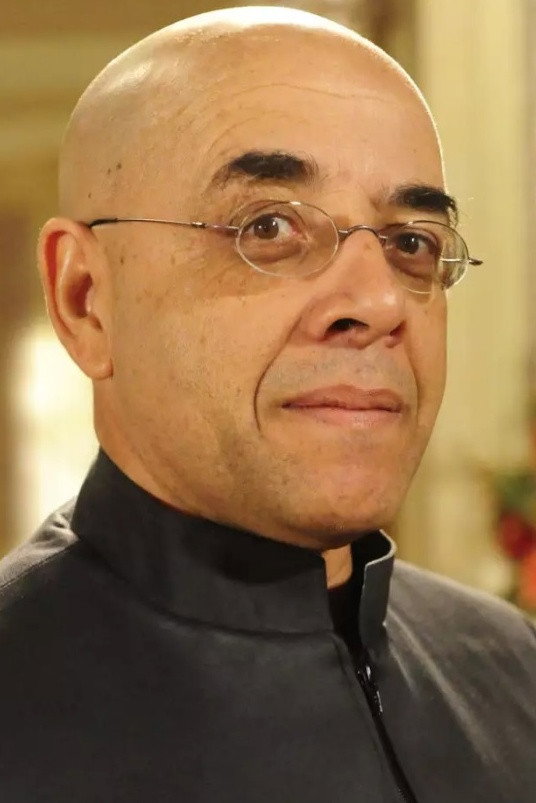 Pascoal da Conceição as Ozzy / Prof. Staringo in The Under-Undergrounds, the Beginning