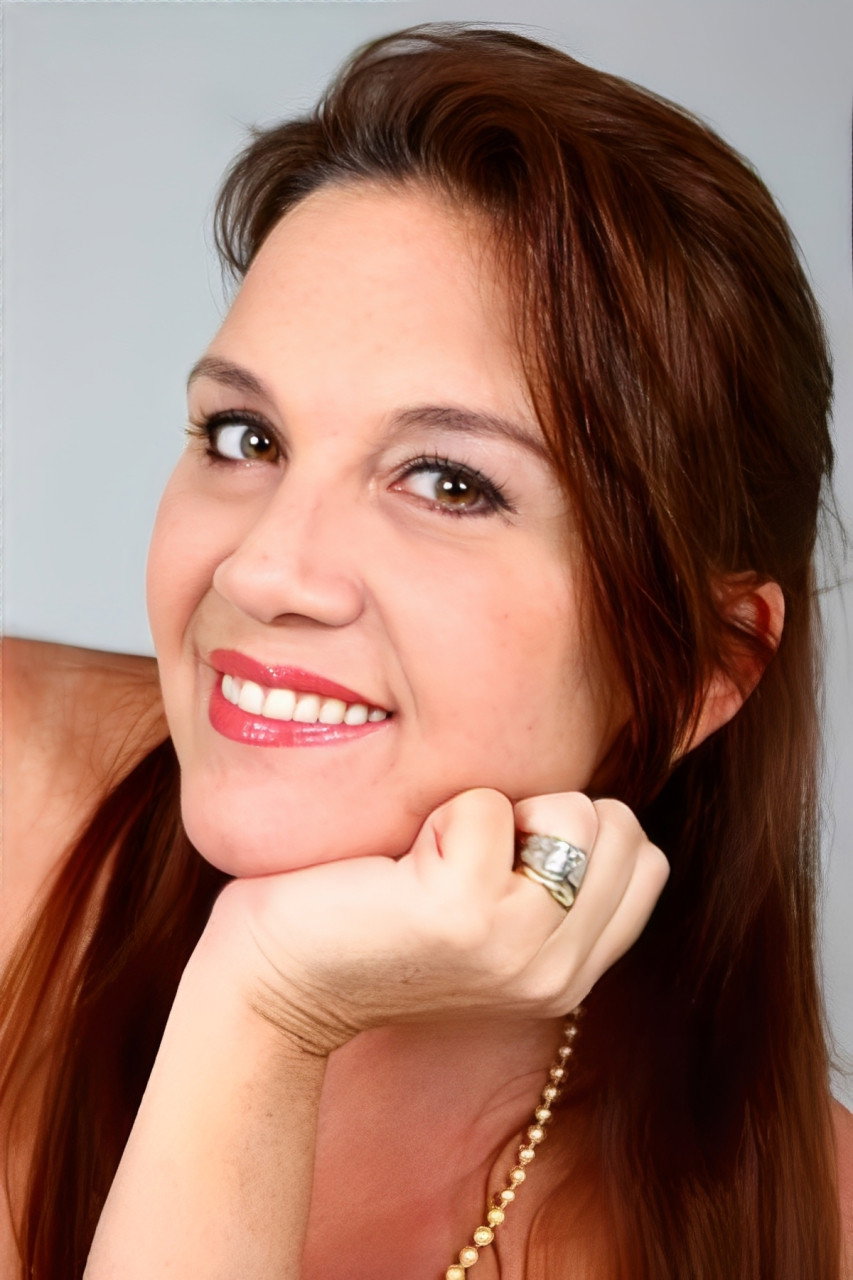 Cristina Prochaska as Estela Alvarenga in Estrela de Fogo