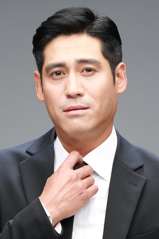 이형철 as Roy in Whistling Princess