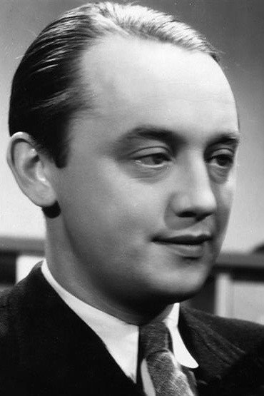 František Vnouček as Molenda in Dva týdny štěstí