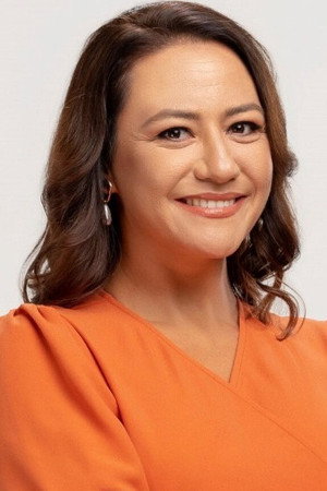 Ezgi Sertel as Nazlı Tekcan in Paramparça