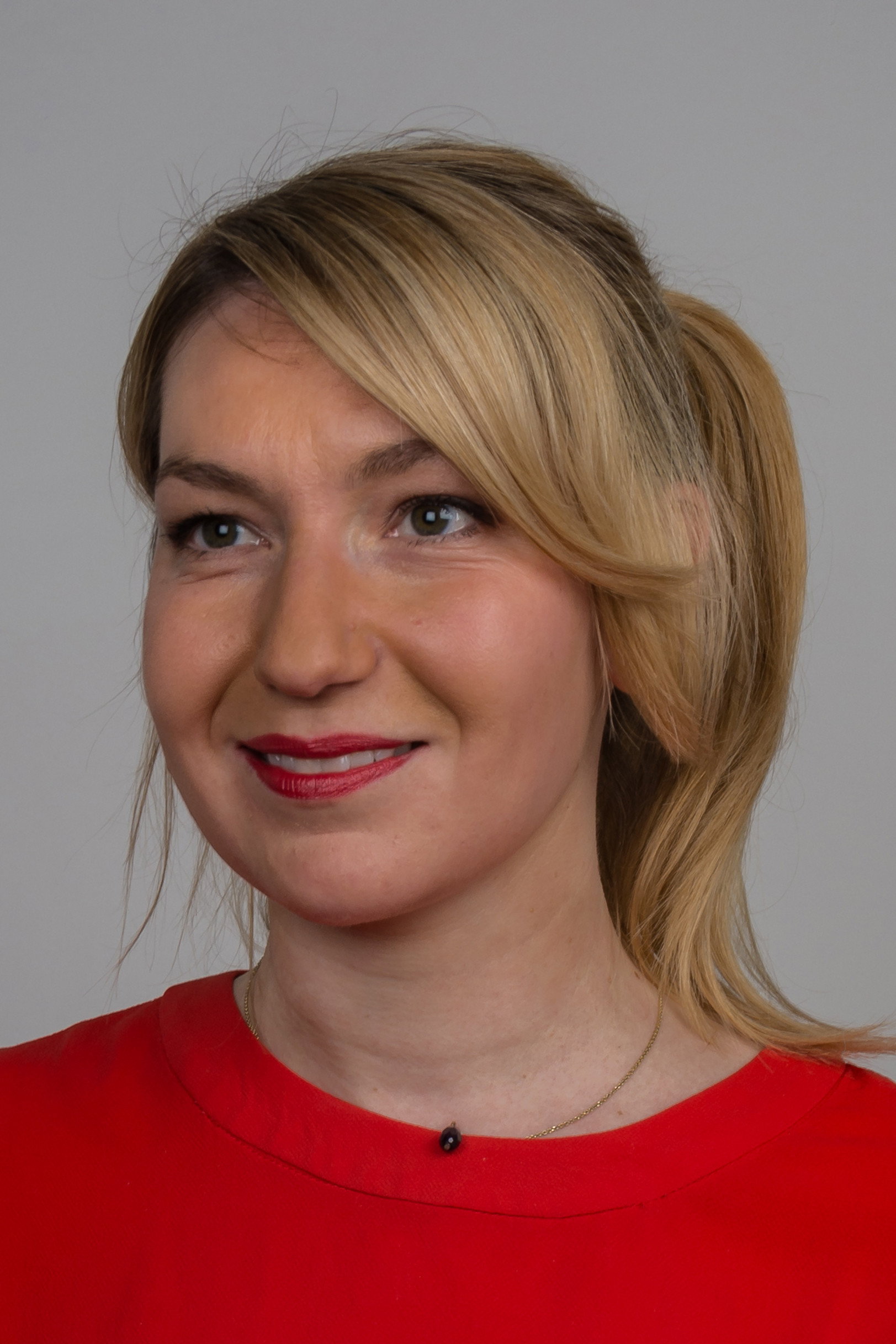 Julia Jelinek as Uta in Love Machine