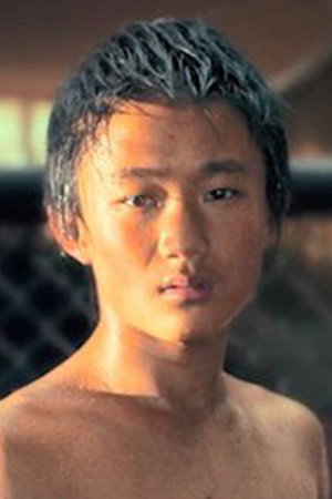 Debowen Zhou as Young Su Mu in Never Say Never