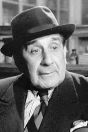 Agostino Salvietti as L'amministratore in Totò in the Moon