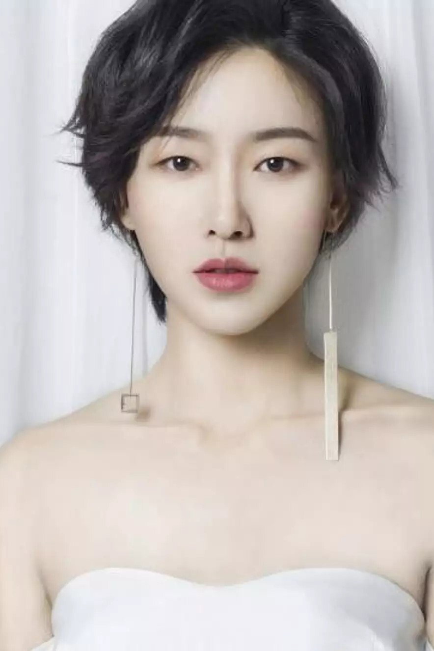 Liu Luo Xi as Liu Xiaowen in Miss Gu Who is Silent