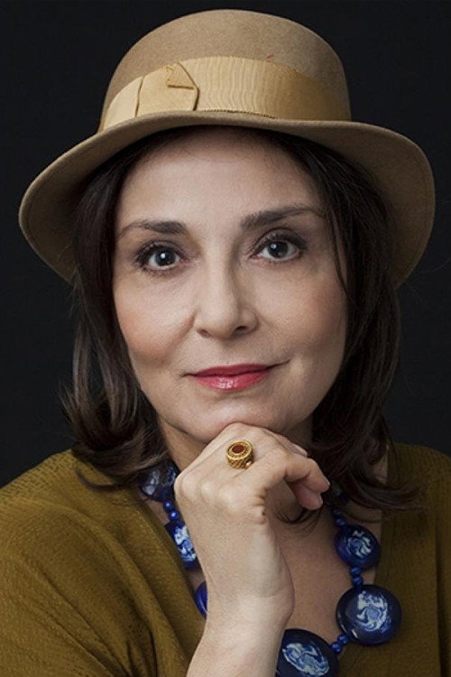 Seray Gözler as Karaca in Sultan
