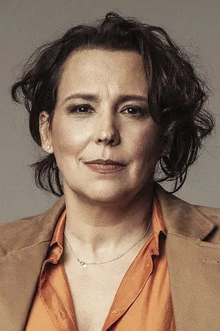 Ana Beatriz Nogueira as Emília Diffiori (Allegra) / Emília Navona Beraldini in Time After Time