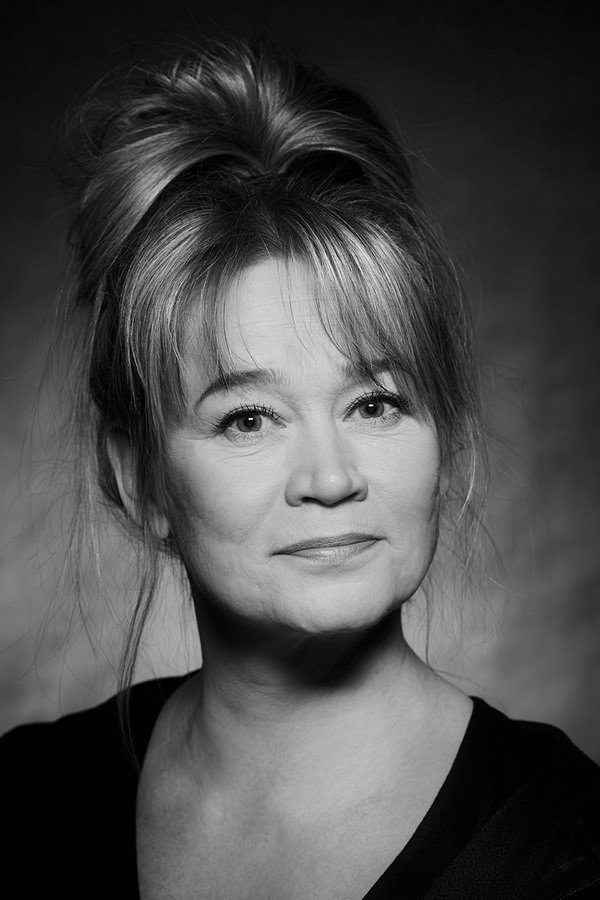 Kirsi Tarvainen as Komisario Karvonen in Absolution