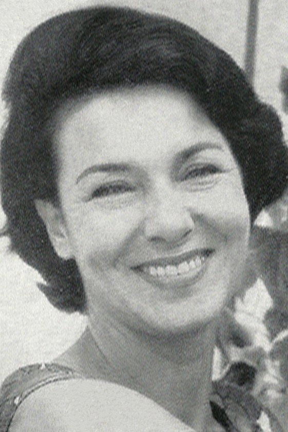 Dina Perbellini as La direttrice dell'ospedale degli animali in Animal Crackers