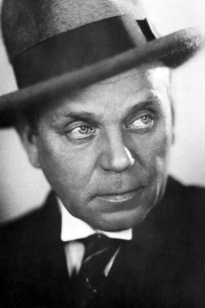 Karel Urbánek as Hornovský in Ztratila se Bílá paní