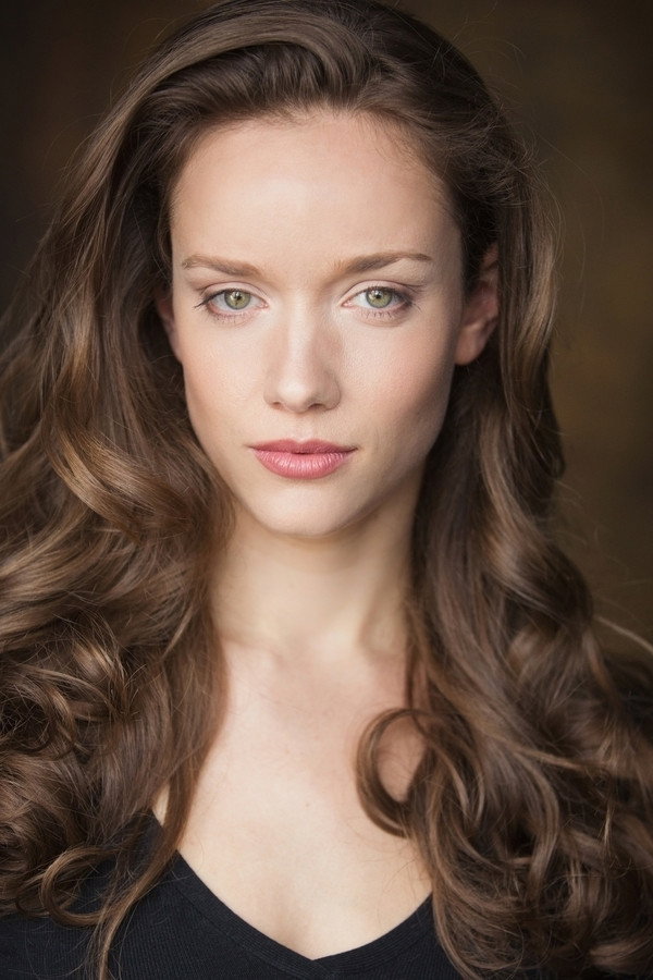 Téby Zita as Anna, anyuka in Bogaras szülők