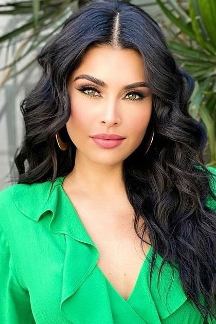 Kristal Silva as Self - Host in La Granja VIP México