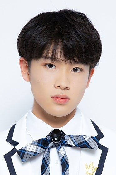 大久保波留 as Hazuru Yuga in RED BLUE