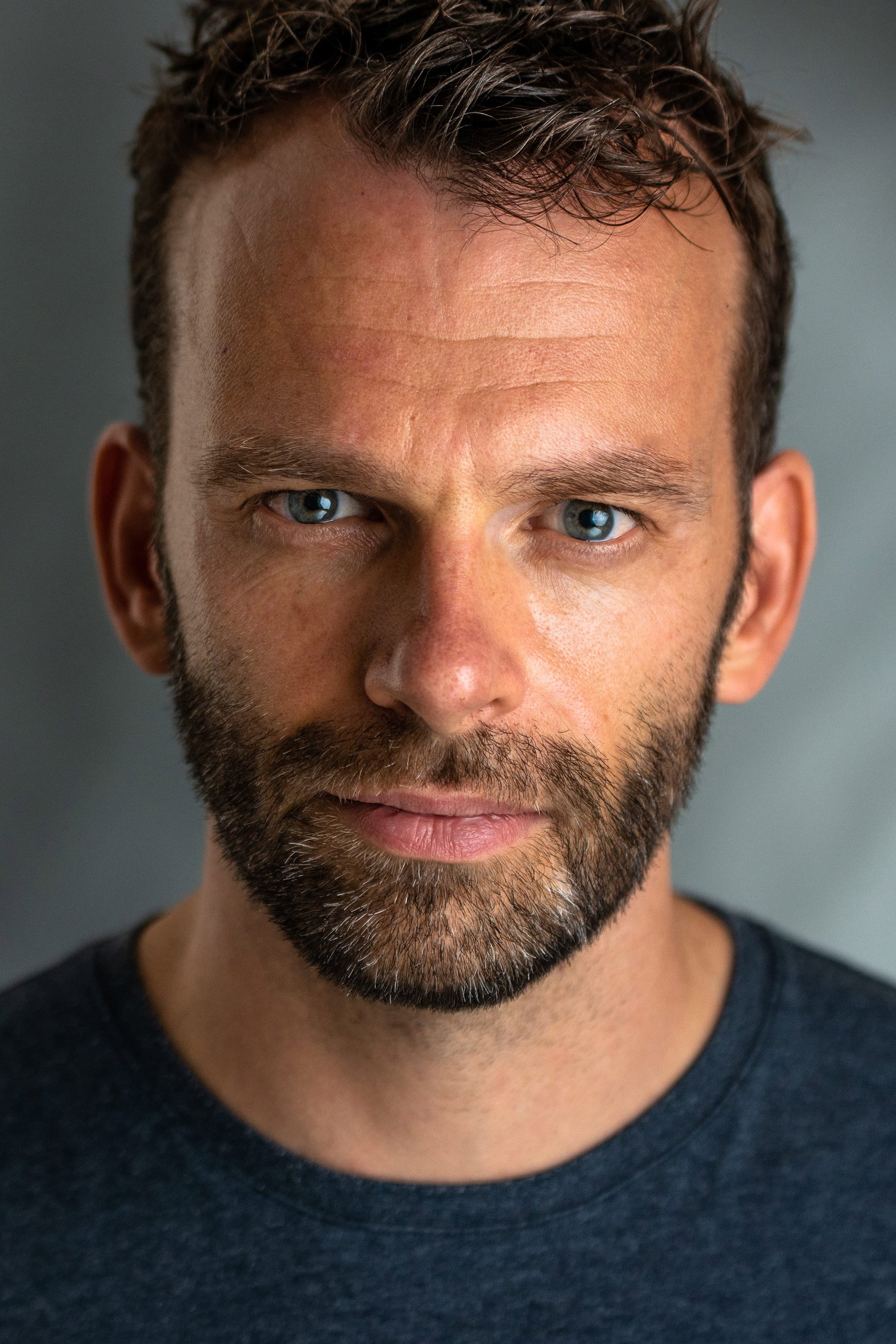 Kevin Johnson as Dan in The Regulars