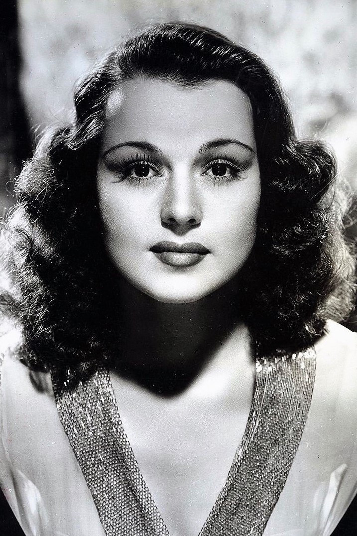 Patricia Dane as Mida King, Stage Name of Beulah Toohey in Grand Central Murder
