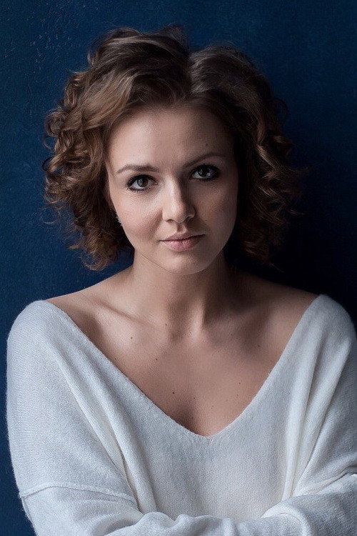 Lyubov Virolaynen as Violetta in Old Foxes