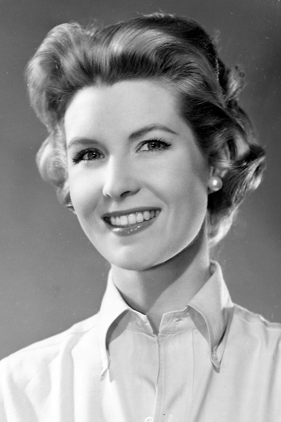 Julia Meade as Suzanne Rook in Tammy Tell Me True