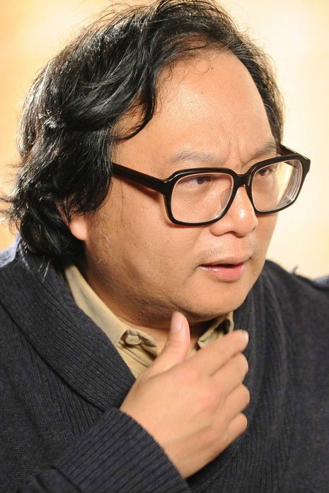 Lam Chiu-Wing as Magazine Editor-in-chief in Sara