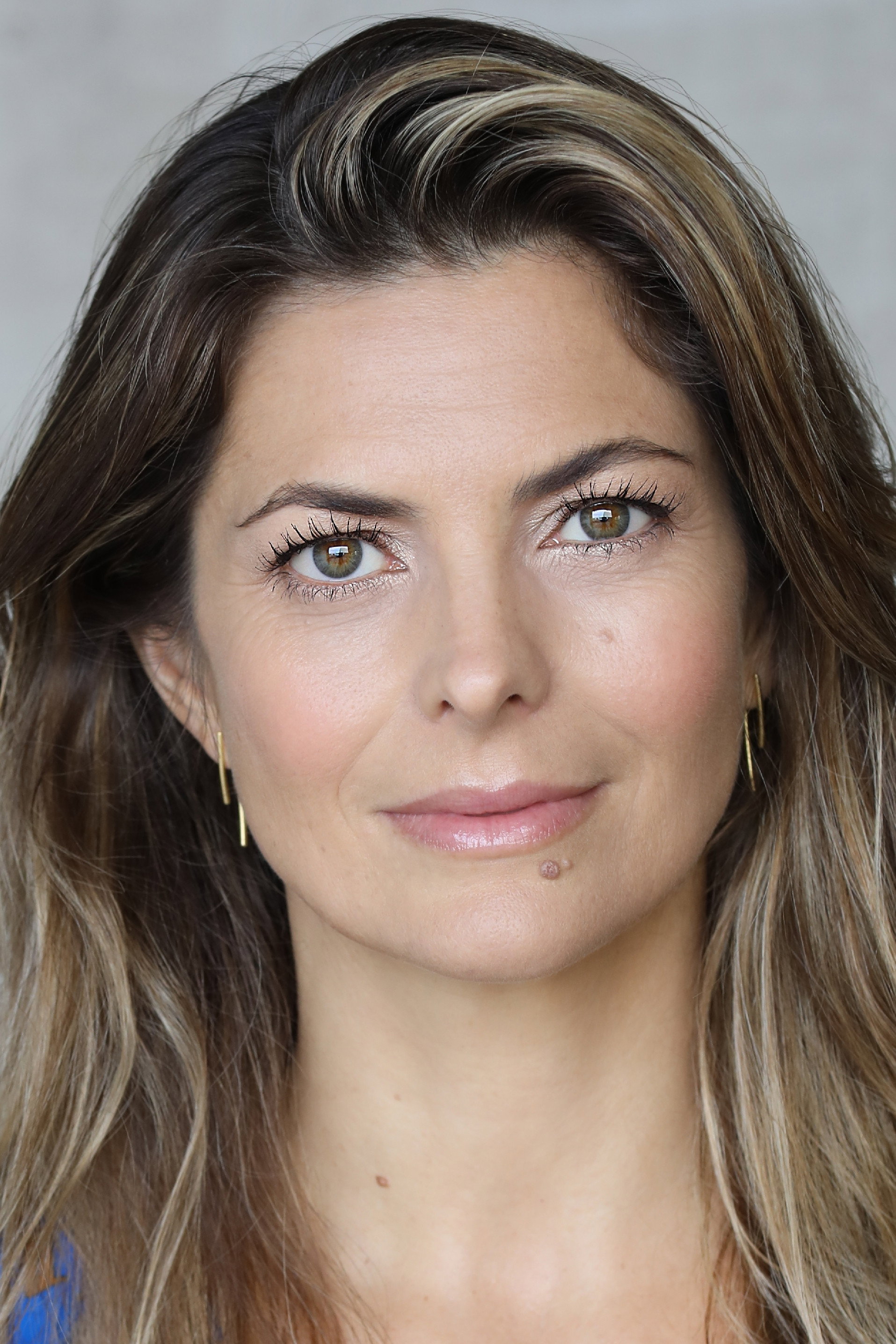 Julia Rose as Sophie in Reign of the Gargoyles