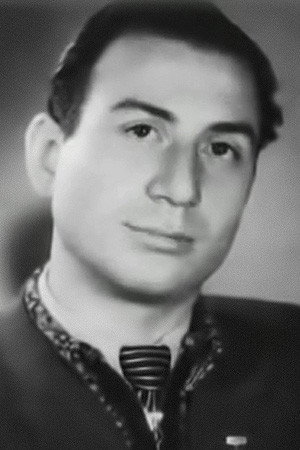 Tələt Rəhmanov as Safar in Boundless Night