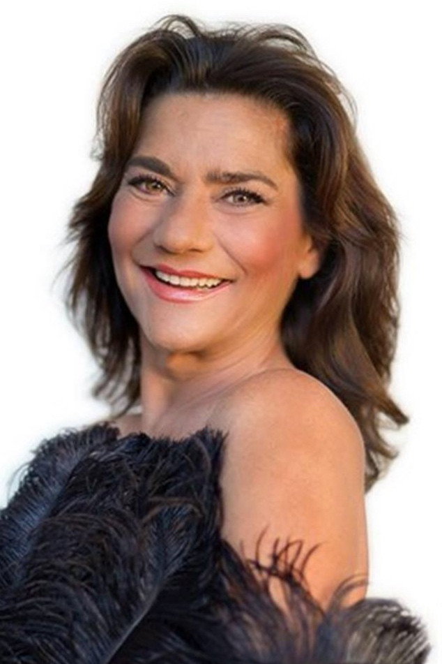 Marina Mota as Marina Montoya in Um Sarilho Chamado Marina
