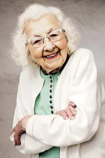 Mae LaBorde as Cute Elderly Couple Diner in The Heartbreak Kid