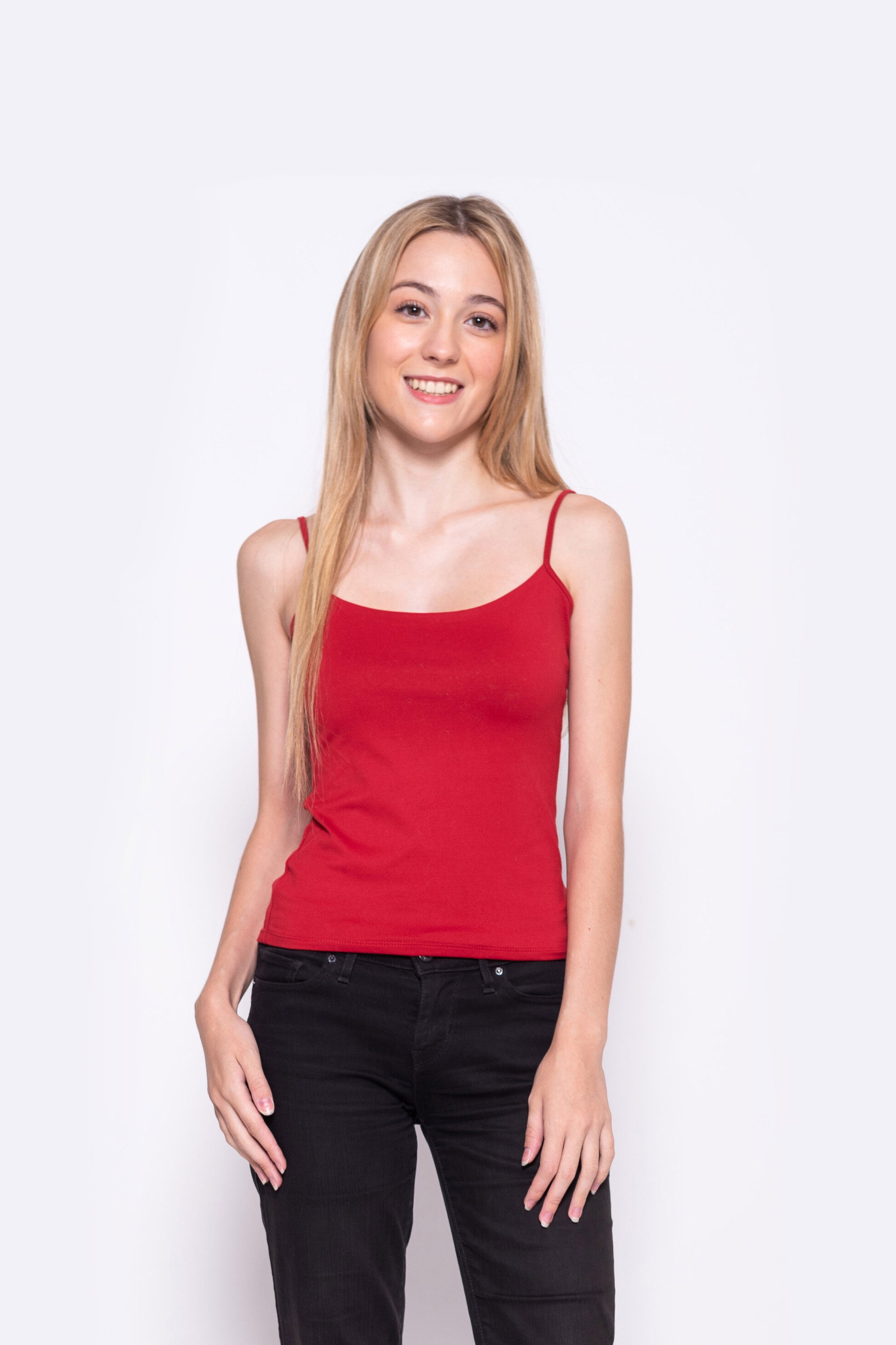 Iris Leal as Nora in Parejita Feliz