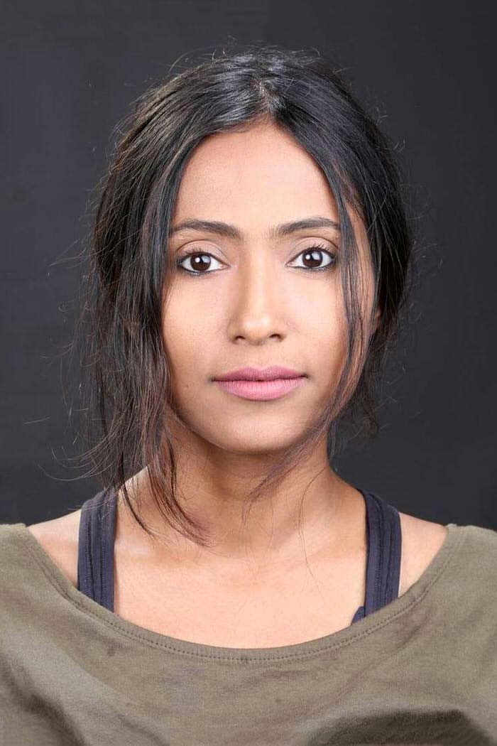 Mia Maelzer as Lalla in The Field