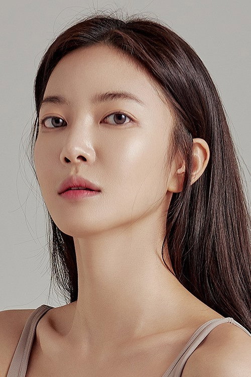 김윤지 as Mi-Sun in Lift