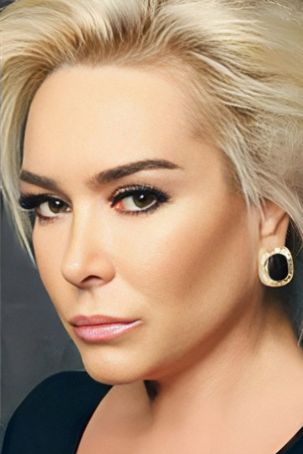 Özlem Savaş as Komutaniye in Şaban Askerde