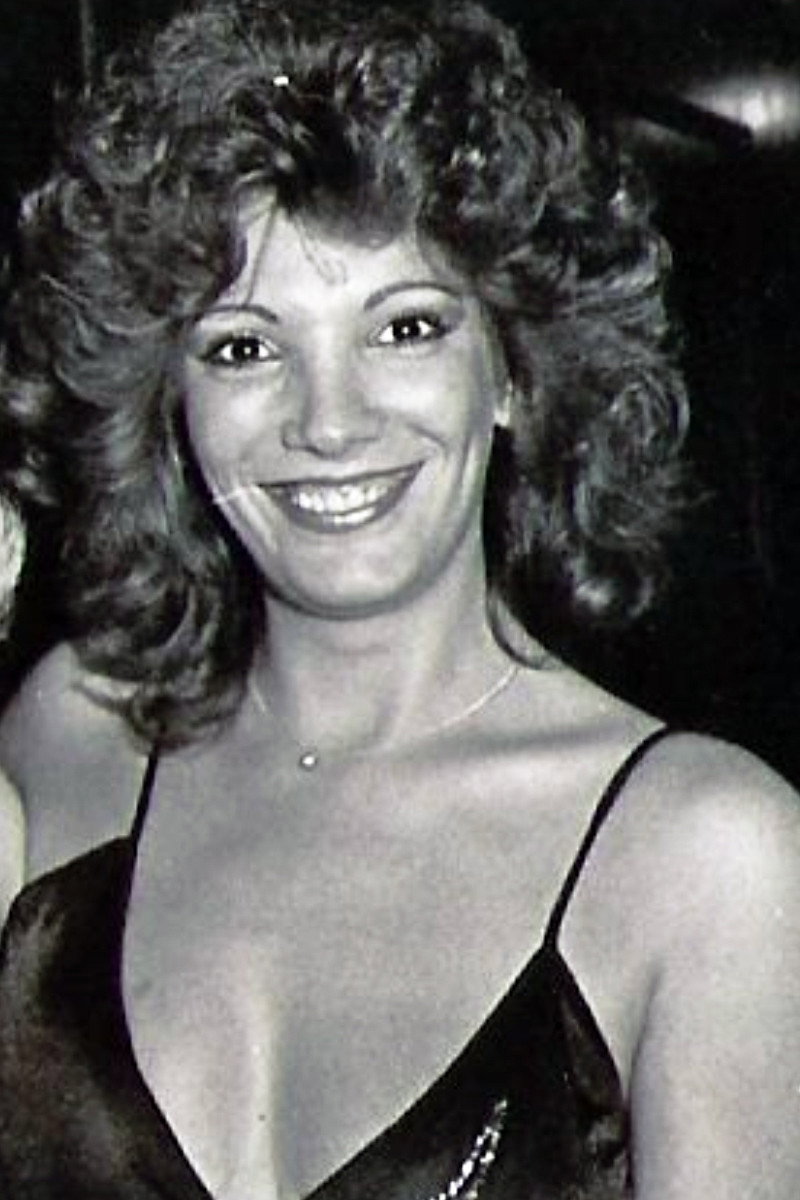 Noemí Alan as Gabriela in Shared Apartment