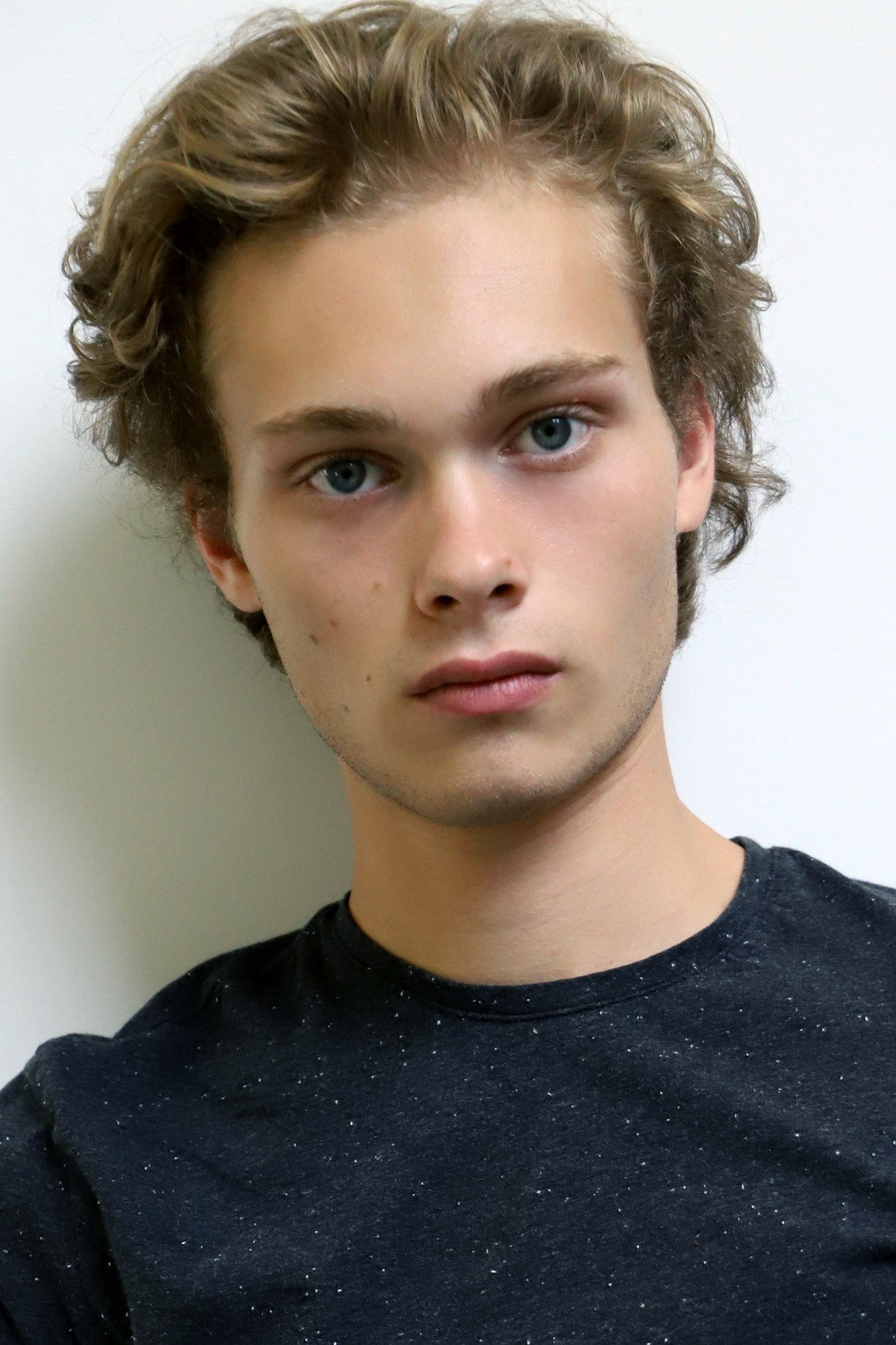 Jules Houplain as Félix in Intimate Connection