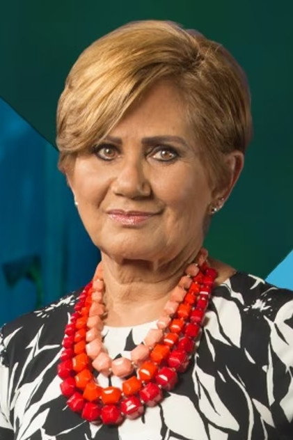 Lety Casillas as Self - Host in Más Vida