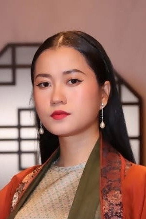 Lâm Vỹ Dạ as Bà Thu in 7 Nụ Cười Xuân