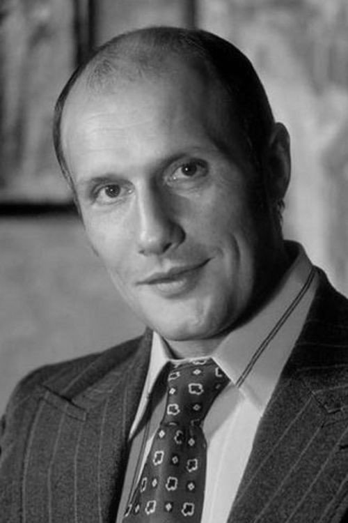 Александр Пороховщиков as Валерий Ходасевич in Авантюристка