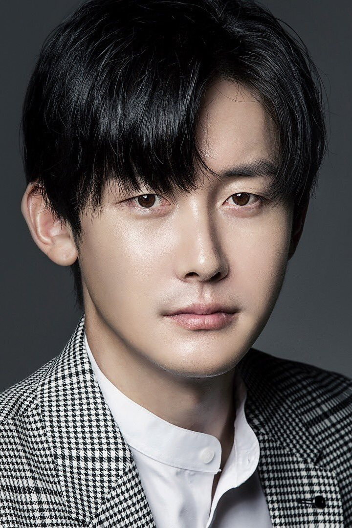 김준한 as Seong-joon in A Man of Reason