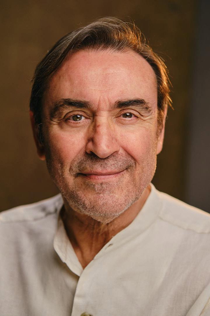 Almeno Gonçalves as Romão Costa Cardoso in The Wise Man