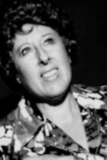 Nelly Láinez as Srta. Goyeneche in Cristóbal Colón en la Facultad de Medicina