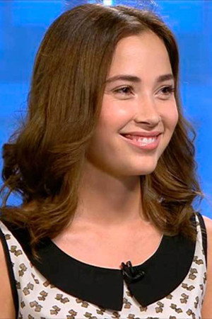 Yamila Saud as Lara in El encanto