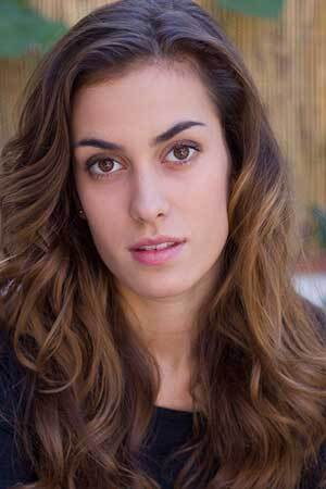 Júlia Bonjoch as Eva in Contiguo
