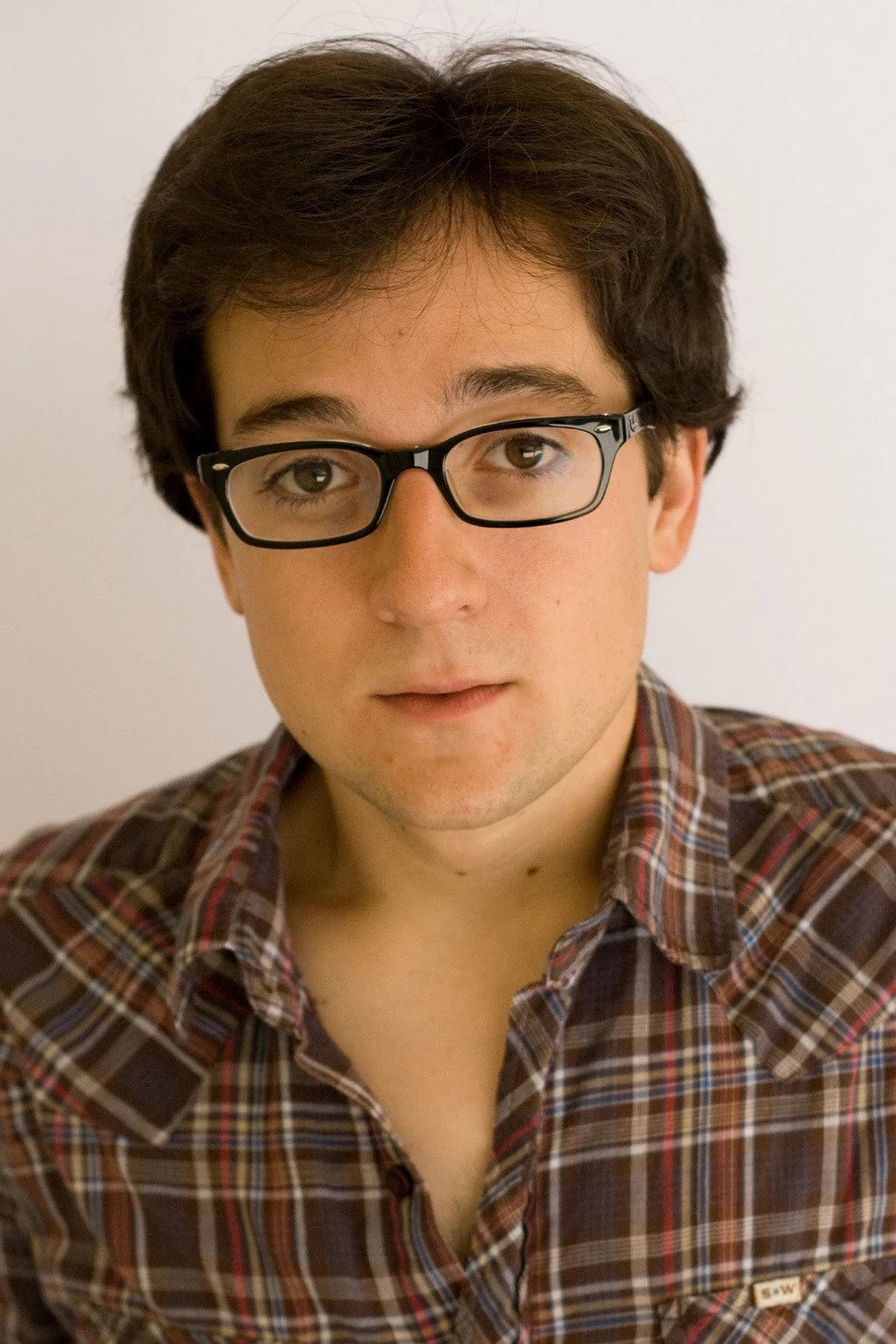 Josh Brener as Neeku Vozo (voice) in Star Wars: La Resistencia