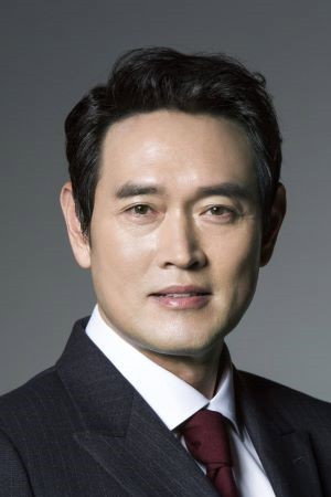 Kim Myoeng-su as Choi Sang-gi in Into the Mirror