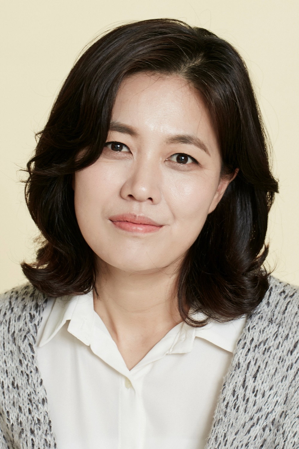 김정영 as Woo Seung-hee in The Midnight Romance in Hagwon