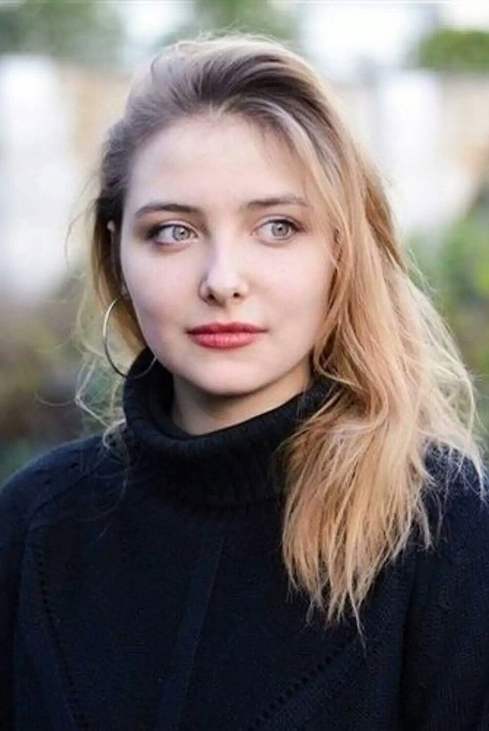Lula Cotton-Frapier as Eve in The Devil Inside