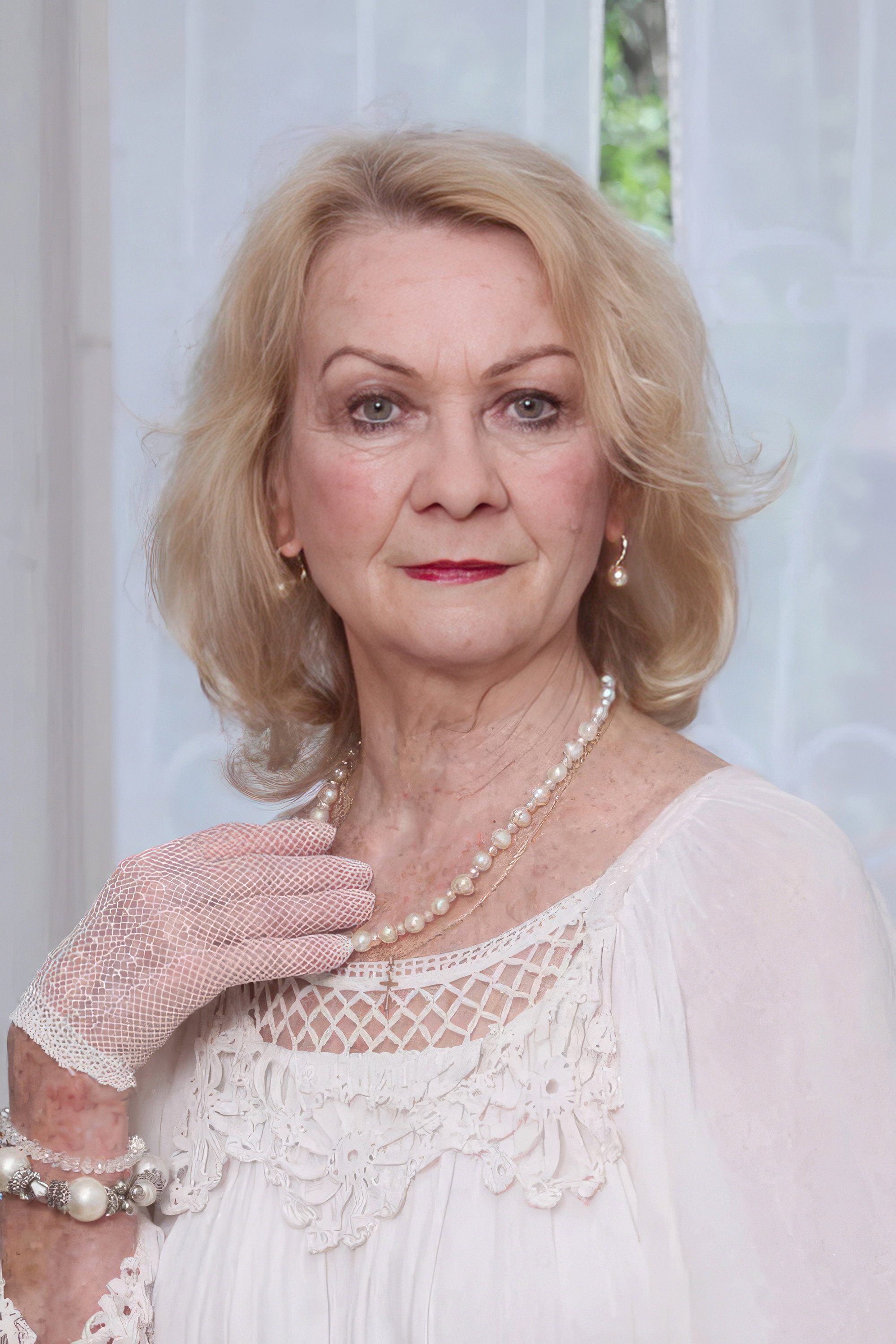 Eva Mária Chalupová as Viera Blažejová (voice) in Šepkajúci fantóm