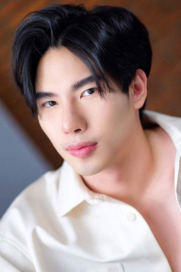 ณัฐพล ดิลกนวฤทธิ์ as Chess in The Outing