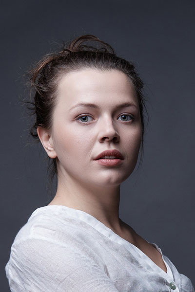 Anna Biernacik as Girl in Monument