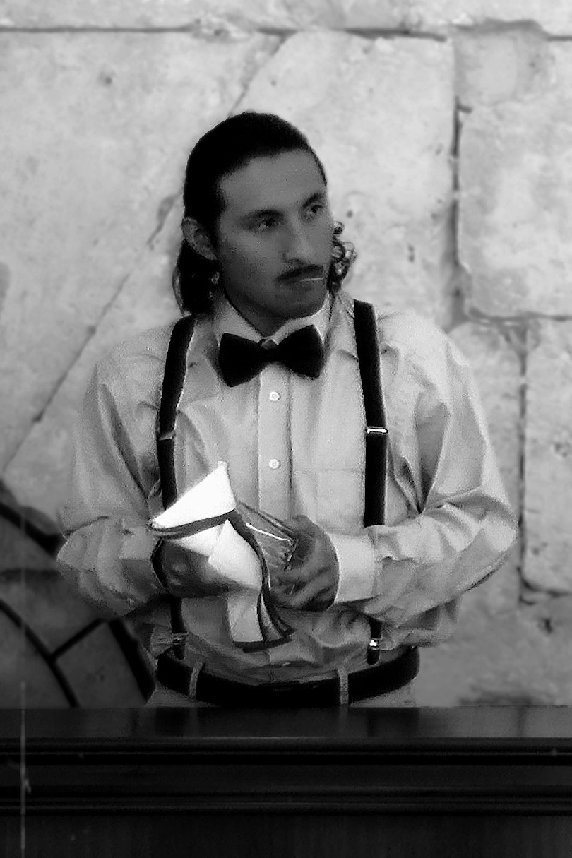 Sebastián Christopher Gallegos Sauñi as Compañero de Pedro in La Chica de la Perla