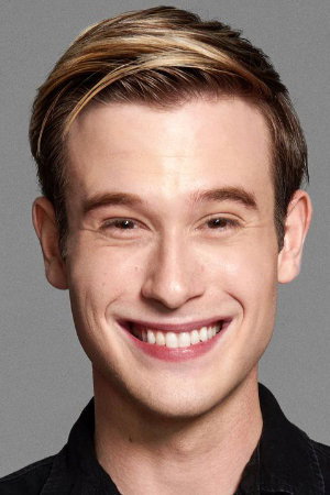 Tyler Henry as Self in Hollywood Medium with Tyler Henry